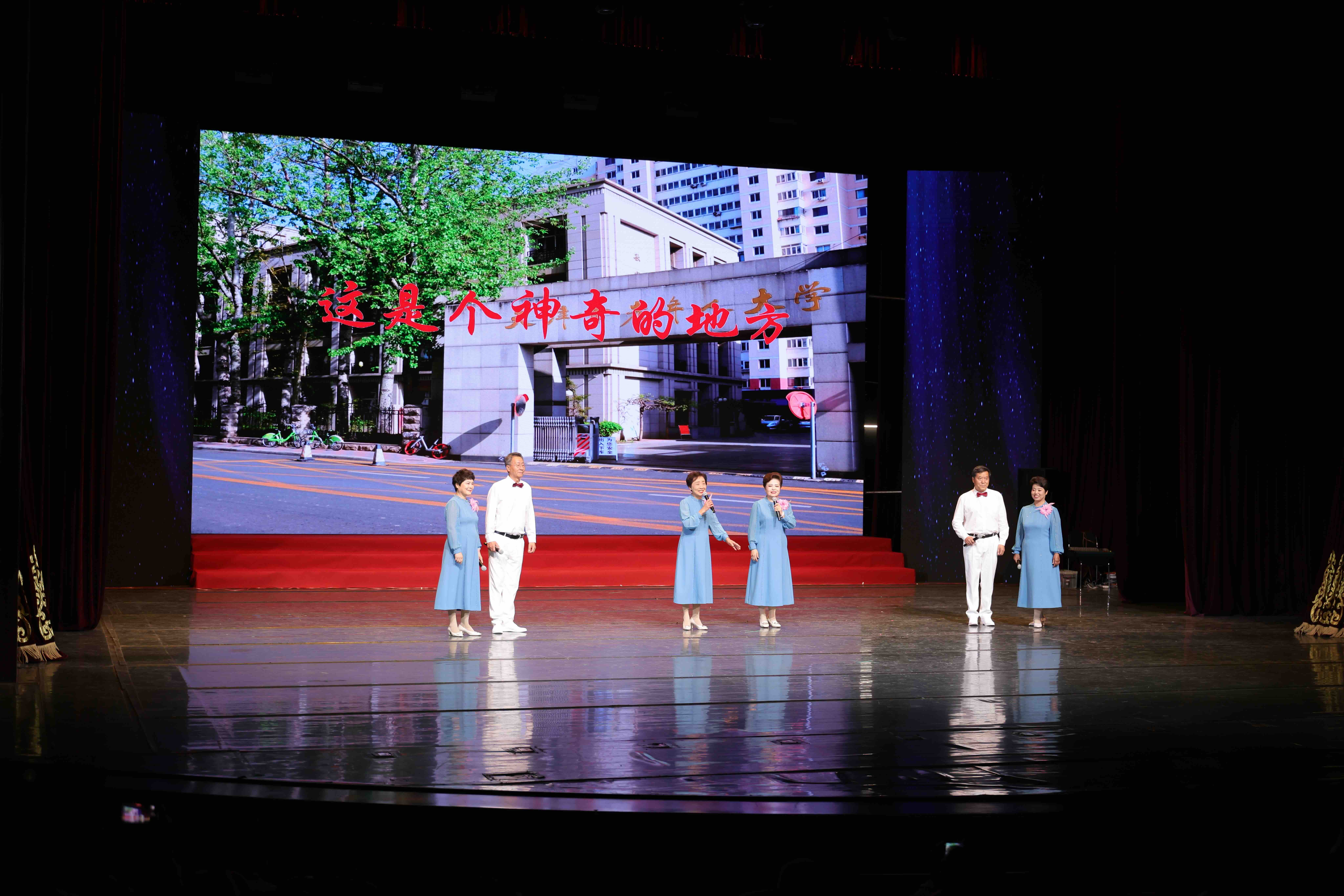 中华剧院服饰表演班《绿水青山》